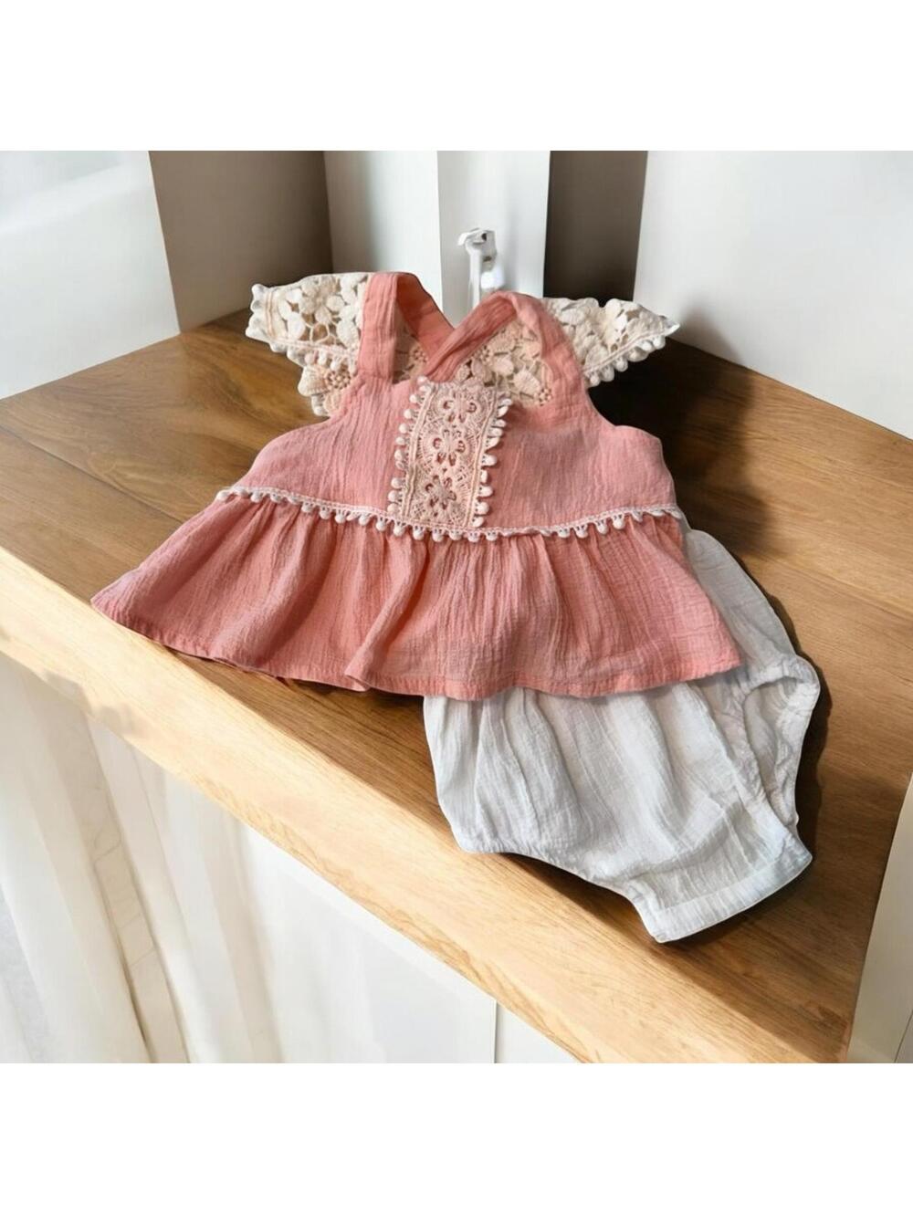 Baby Girl 0-3 Months Two-Piece Outfit With Bloomers